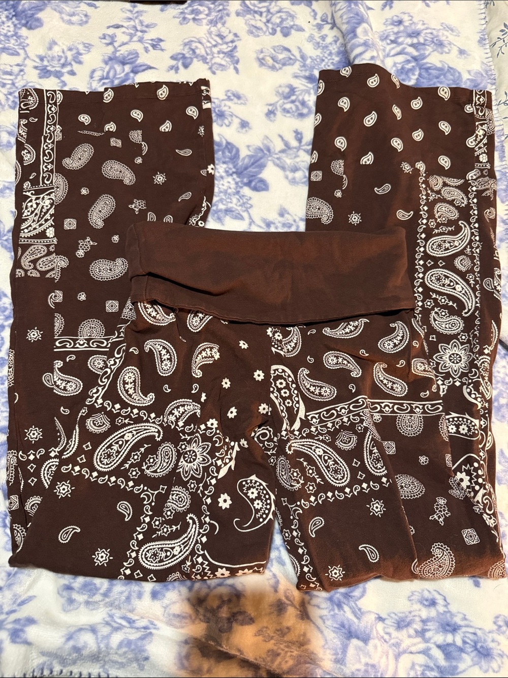Zoe + Liv Brown Paisley Fold-Over Waist Leggings